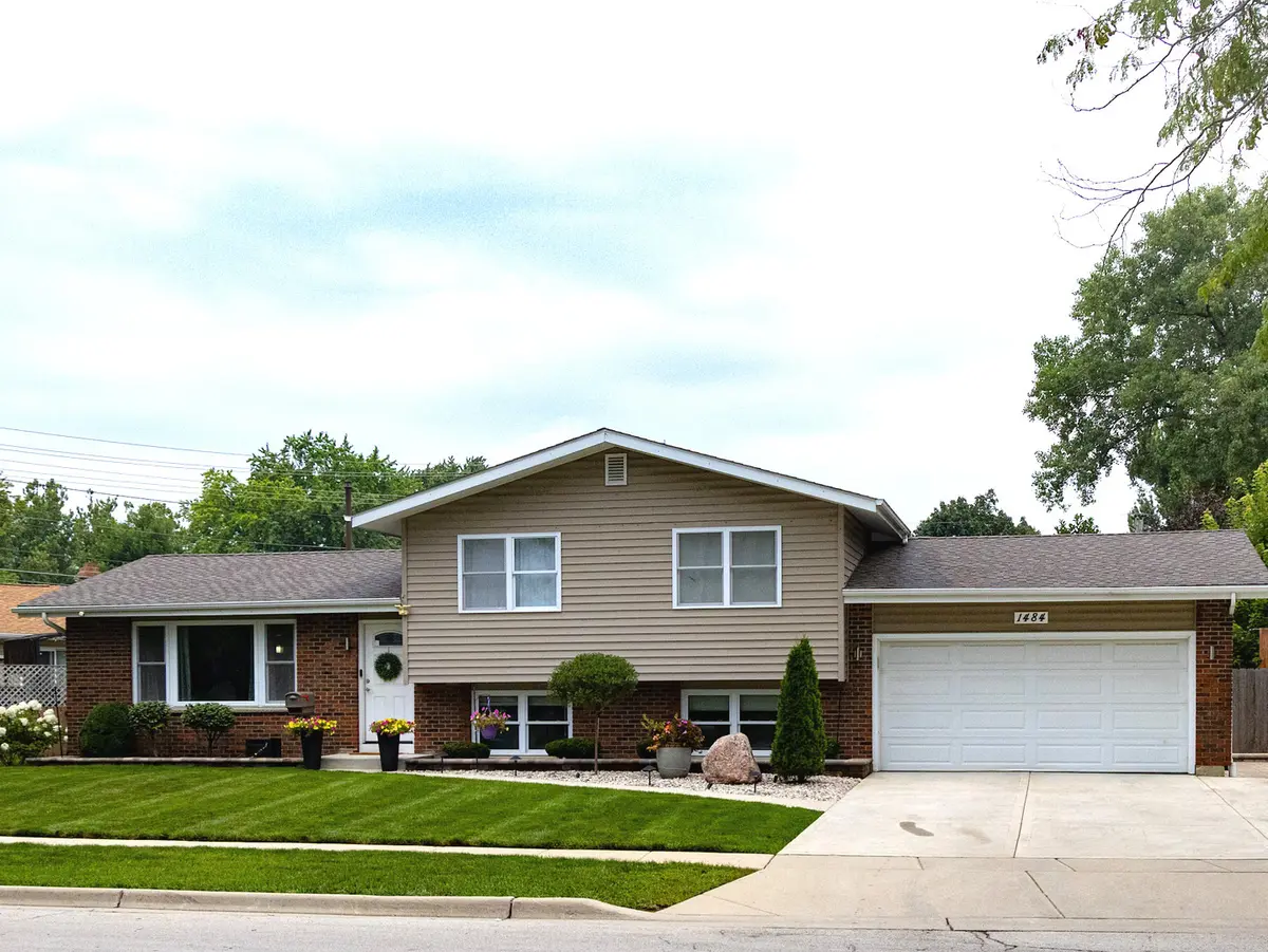 1484 ROYAL BLVD, Elgin, IL 60123