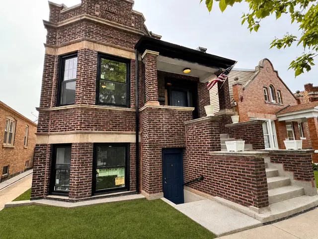 2430 S 57th AVE, Cicero, IL 60804