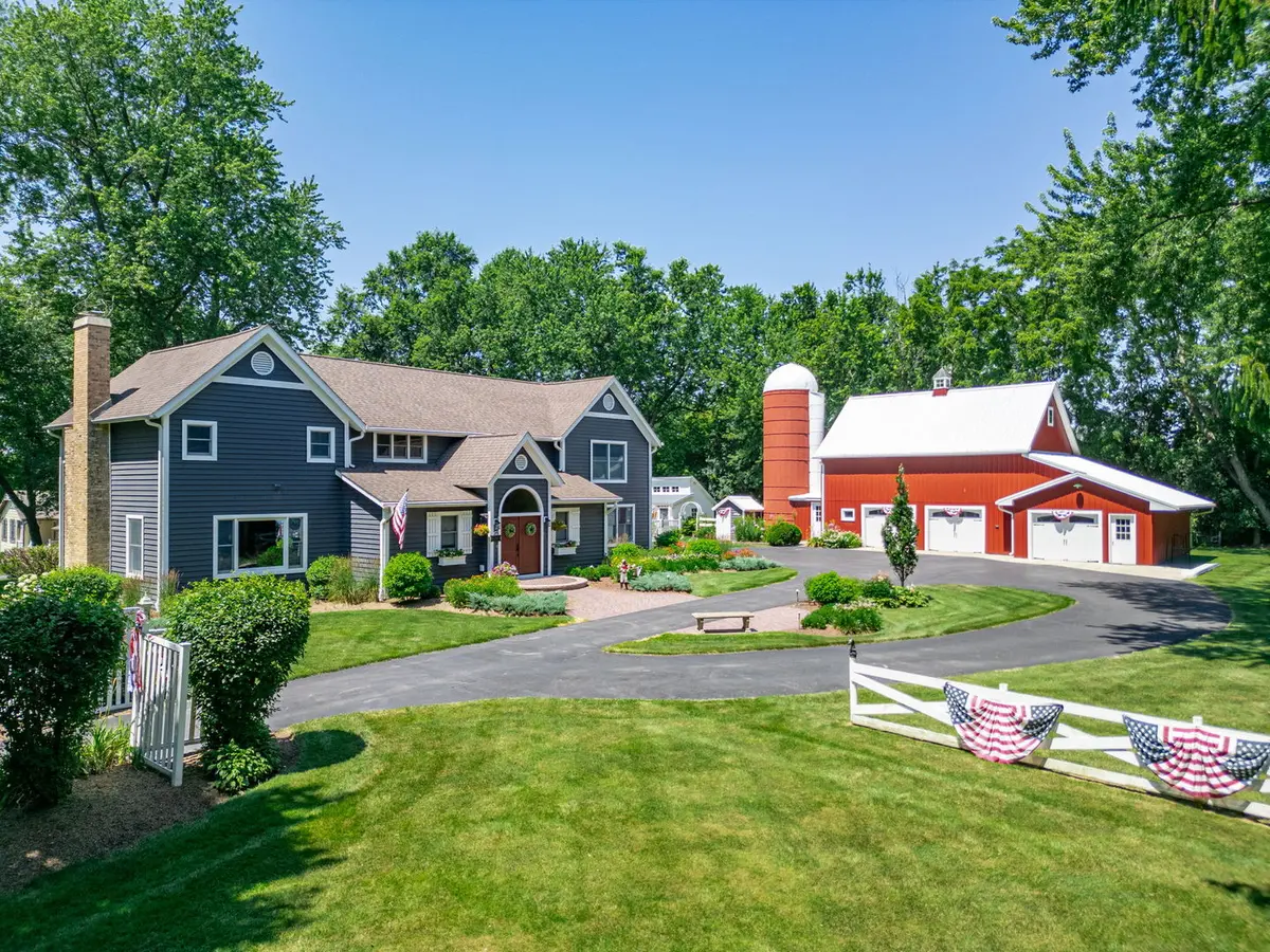 688 W South ST, Woodstock, IL 60098