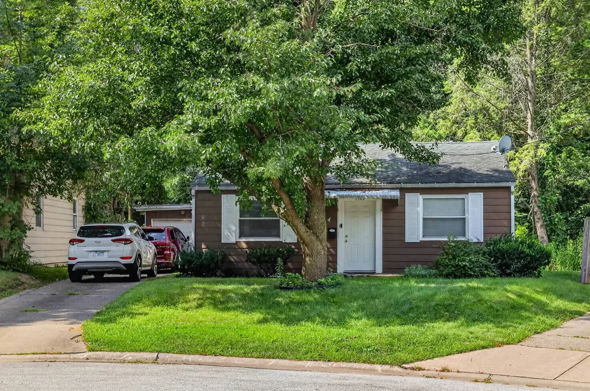 1103 37th St CT, Moline, IL 61265