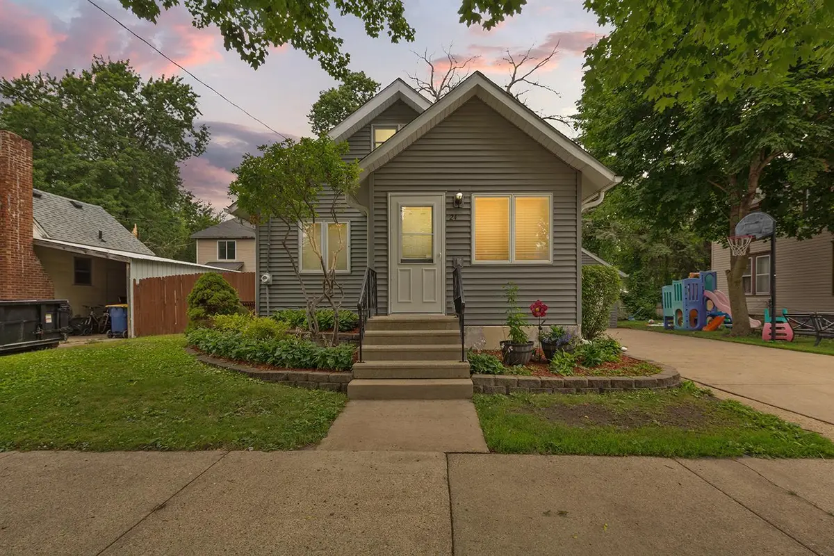 24 12th ST NW, Faribault, MN 55021