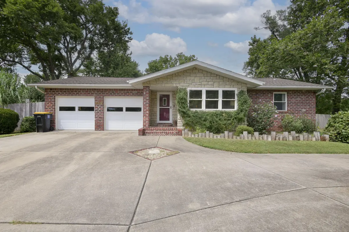 2685 W Farm Road 182, Springfield, MO 65810