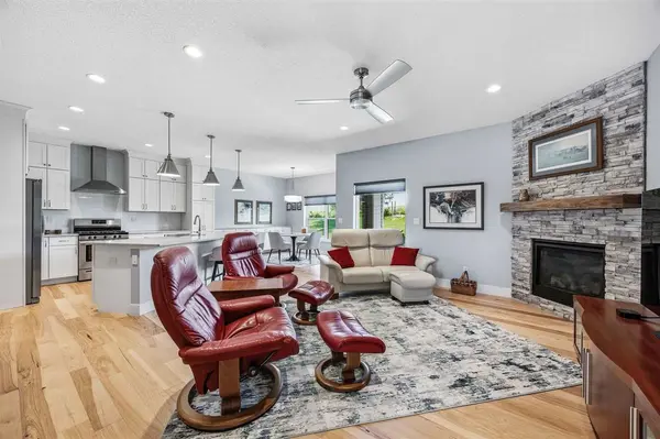 3040 Sunflower St, Ely, IA 52227
