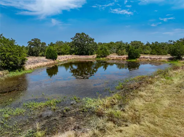 1046 Tx-71, West Point, TX 78963
