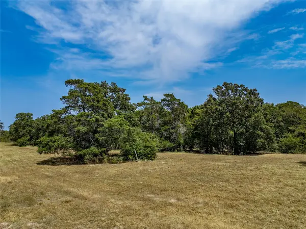 1046 Tx-71, West Point, TX 78963
