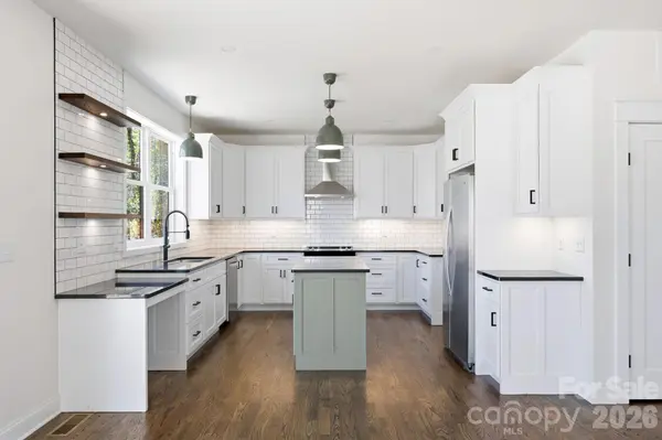 22 Deep Woods RD, Weaverville, NC 28787