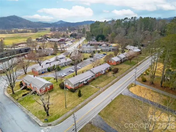 68 Elm Bend RD, Brevard, NC 28712