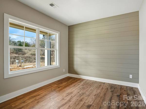 118 Chapel Crossing LN #10, Weaverville, NC 28787