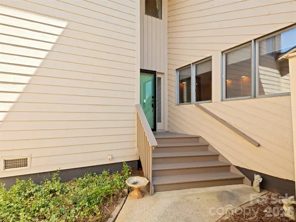 110 Clubwood CT, Asheville, NC 28803