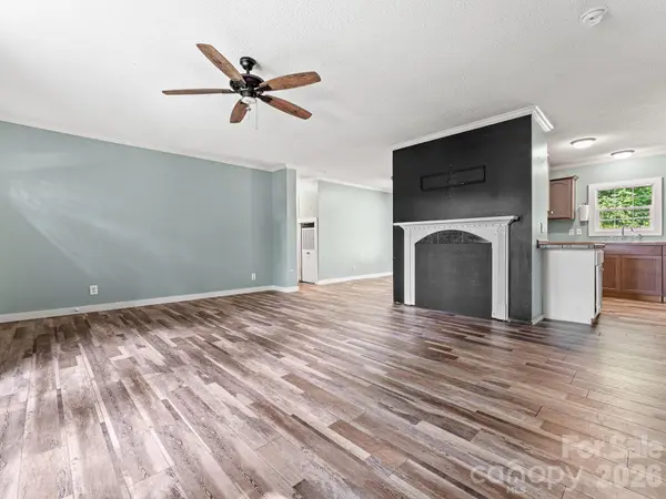 195 Shiloh RD, Asheville, NC 28803