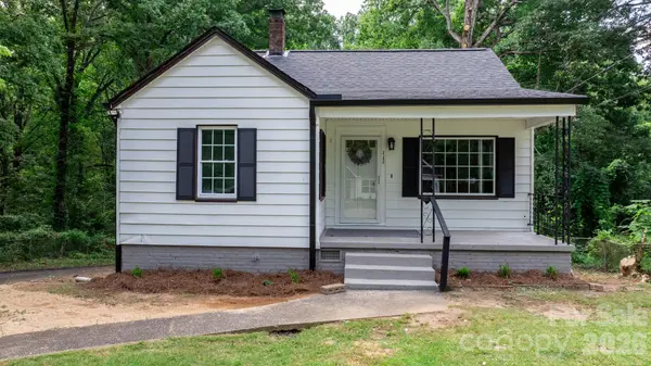 112 10th AVE SE, Hickory, NC 28602