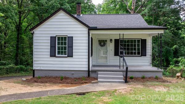 112 10th AVE SE, Hickory, NC 28602