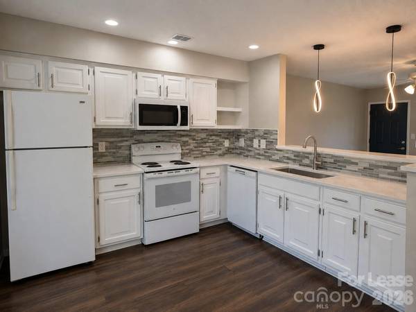 7718 Linda Lake DR, Charlotte, NC 28215