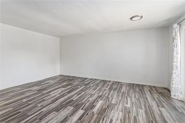 4063 Warwick BLVD, Kansas City, MO 64111