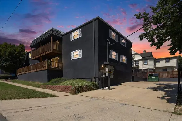 4063 Warwick BLVD, Kansas City, MO 64111