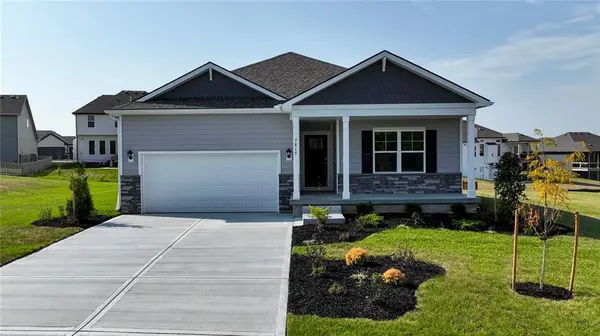 304 Lake Meadows DR, Smithville, MO 64089