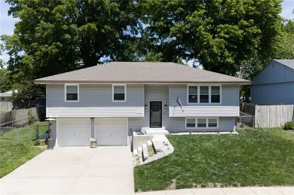 412 Fairlane ST, Lansing, KS 66043