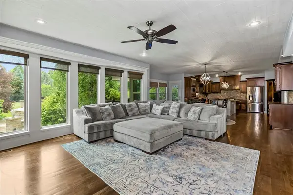 4527 Verona DR #NW, Riverside, MO 64150