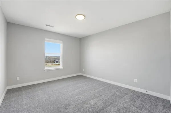 1205 Sendera TRL, Raymore, MO 64083