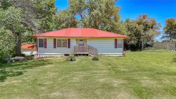 209 W Hale Lake RD, Warrensburg, MO 64093