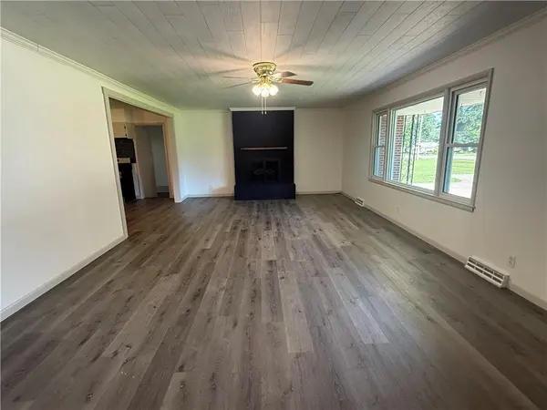 2002 W 4th ST, Pittsburg, KS 66762