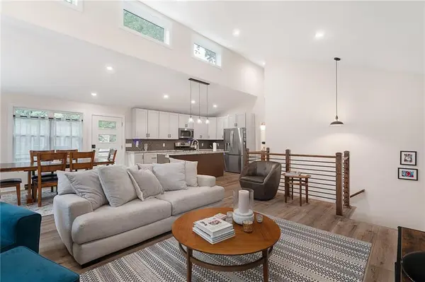 9325 Walnut ST, Kansas City, MO 64114