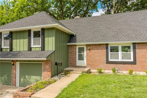 1006 Orrington PL, Lee's Summit, MO 64081
