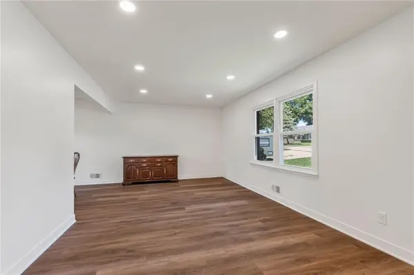 1006 Orrington PL, Lee's Summit, MO 64081