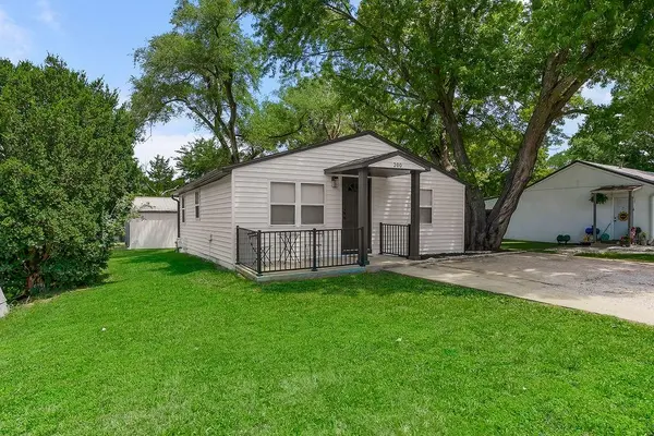 200 E Mccarty ST, Edgerton, KS 66021