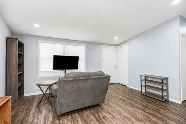8309 E 93rd ST, Kansas City, MO 64138