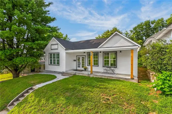 1817 Beattie ST, St Joseph, MO 64501
