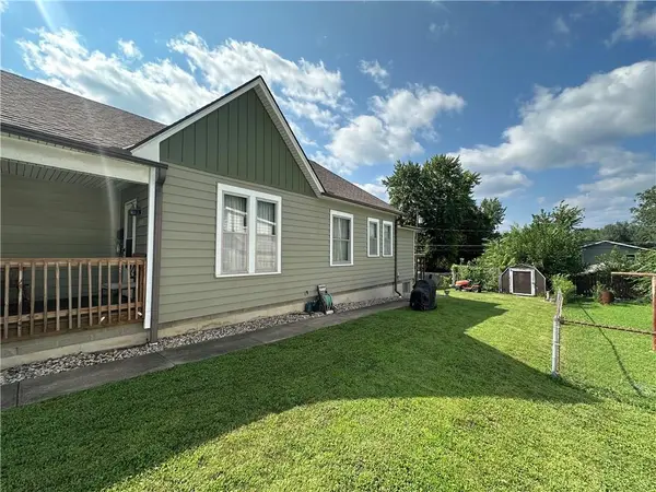 2425 Olive ST, St Joseph, MO 64507