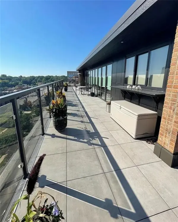4712 P Roanoke Parkway Pkwy, Kansas City, MO 64112