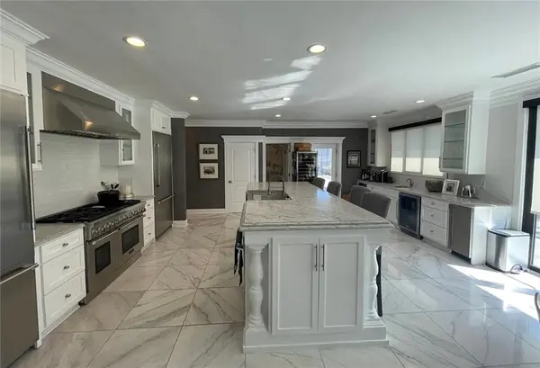 4712 P Roanoke Parkway Pkwy, Kansas City, MO 64112