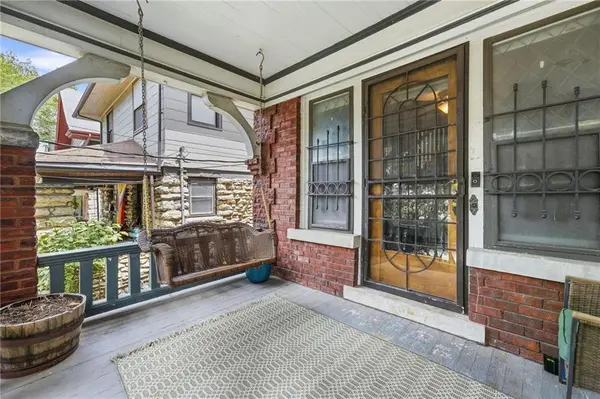3215 Central ST, Kansas City, MO 64111