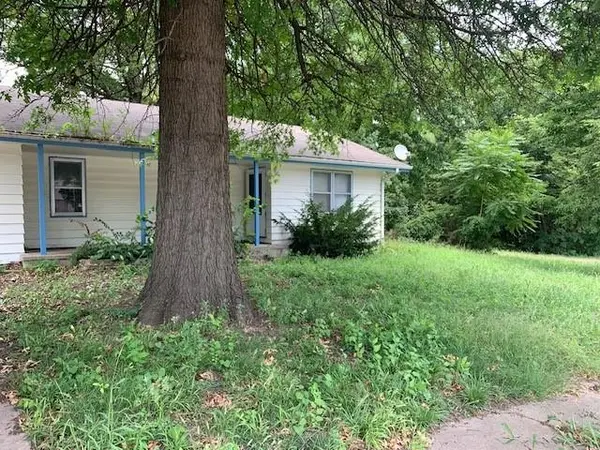 414 E 10th ST, Eudora, KS 66025