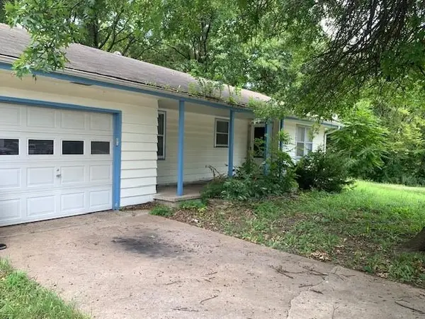 414 E 10th ST, Eudora, KS 66025