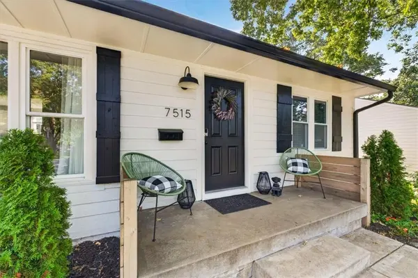 7515 Juniper DR, Prairie Village, KS 66208