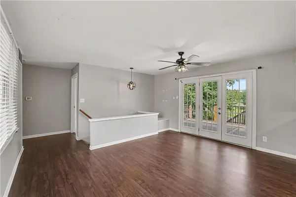 16 Overhill DR, Paola, KS 66071