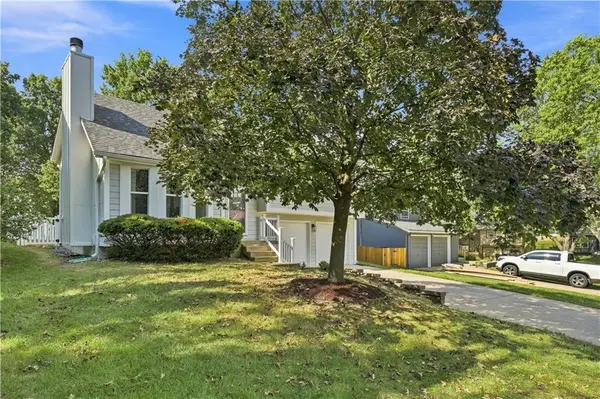 16407 W 126th ST, Olathe, KS 66062