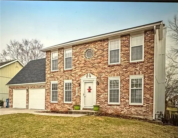 1629 Dunwich DR, Liberty, MO 64068