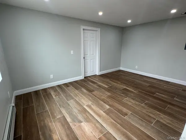 233 Franklin ST #Apt 3, Hempstead, NY 11550