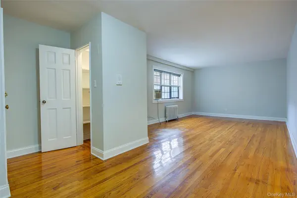 78-35 147th ST #2E, Kew Garden Hills, NY 11367