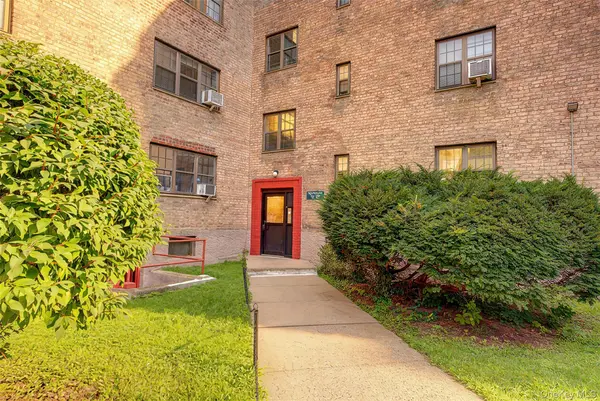 78-35 147th ST #2E, Kew Garden Hills, NY 11367