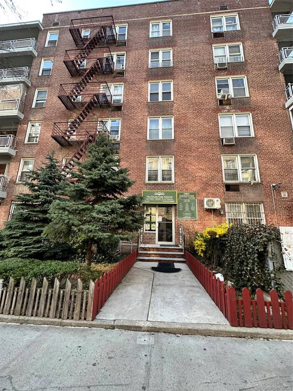 43-43 Kissena BLVD #114, Flushing, NY 11355