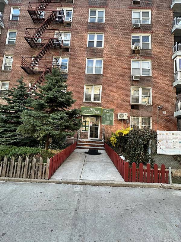 43-43 Kissena BLVD #114, Flushing, NY 11355