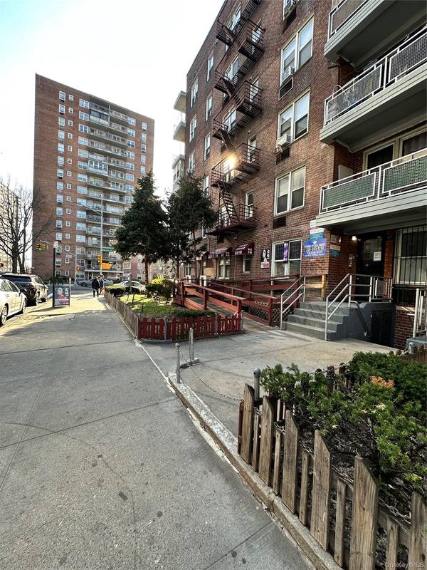 43-43 Kissena BLVD #114, Flushing, NY 11355