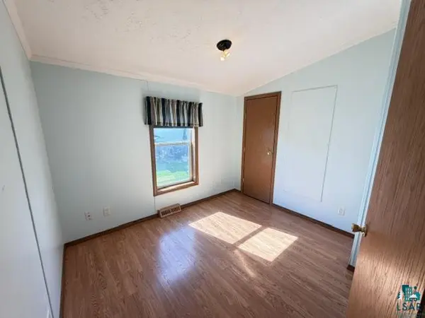 26 Kalmia Dr, Duluth, MN 55810