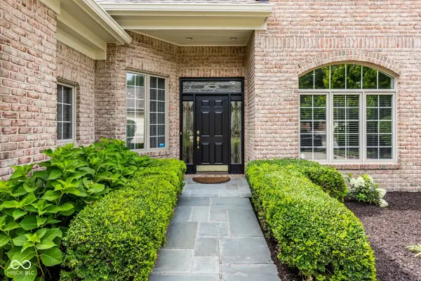 465 McLaren LN, Carmel, IN 46032