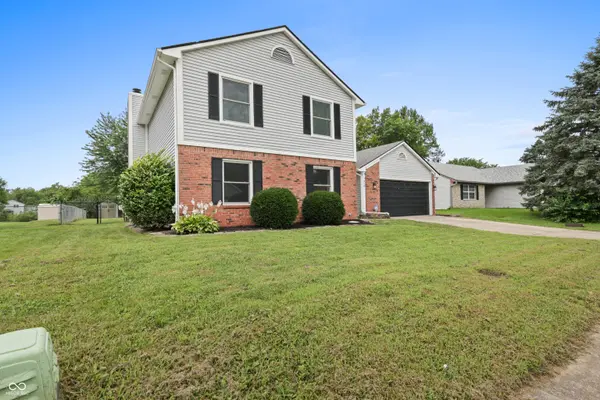 7460 Southern Lakes DR, Indianapolis, IN 46237